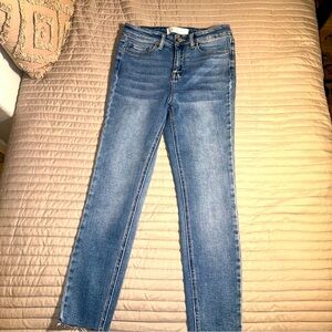 NWOT skinny fries women’s skinny, straight leg medium wash jeans sz 9 juniors
